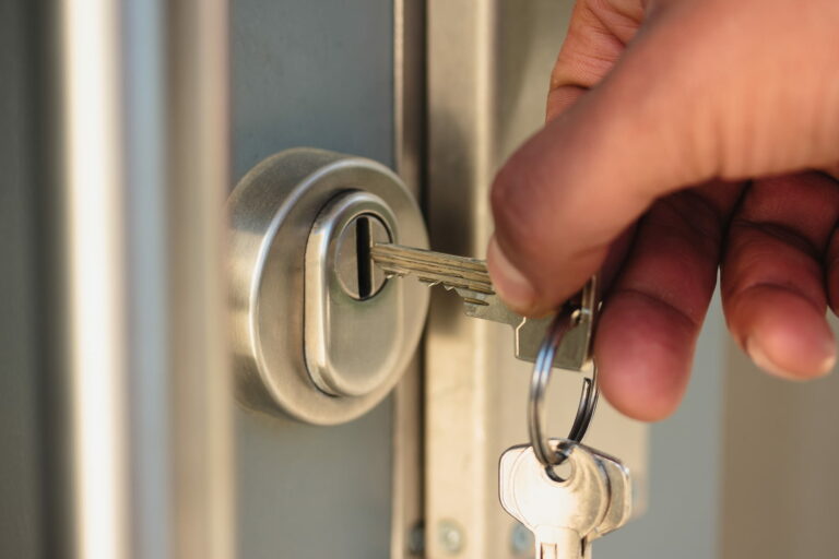 Aufsperrdienst Karben – Zuverlässiger 24/7 Aufsperrdienst für Türöffnungen, Schlüsselanfertigungen und Notfallhilfe in Karben